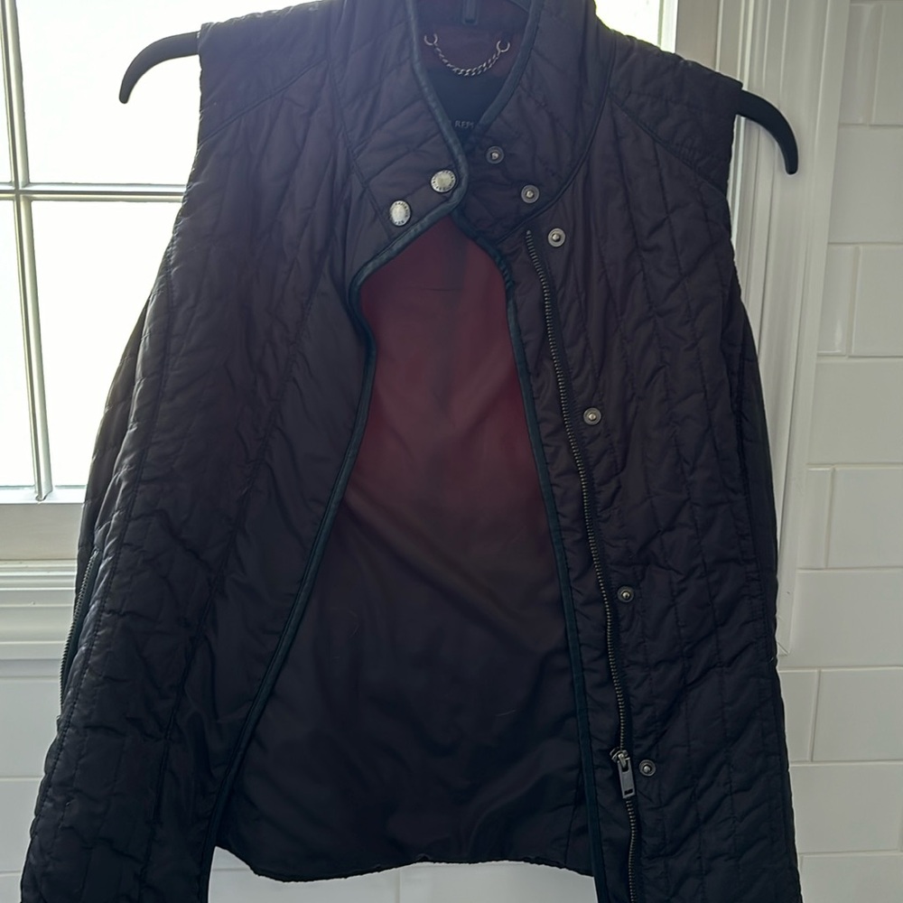 Textured women’s vest